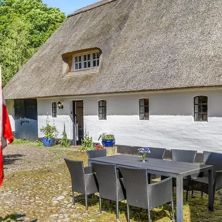 Lägenhet Thilo - 39km From The Sea By Interhome